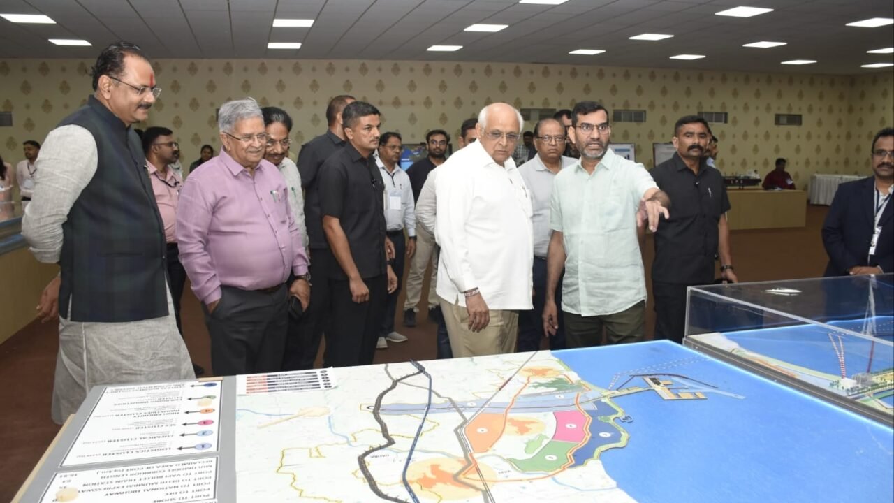 વડાપ્રધાન નરેન્દ્ર મોદીના ભાવનગર ખાતેના કાર્યક્રમને લઈને તૈયારીઓની આખરી સમીક્ષા કરતાં મુખ્યમંત્રી