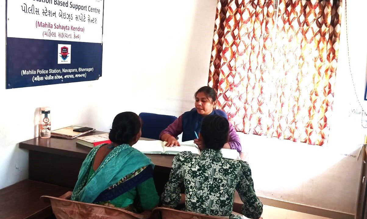 ભાવનગર મહિલા સહાયતા કેન્દ્રની મદદથી ૧૭ વર્ષની દિકરીને હેરાન કરનાર છોકરાથી મળ્યો છુટકારો